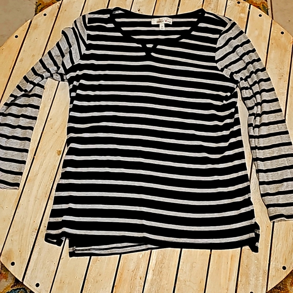 💥4 for $25💥women's 2xl long sleeve Derek T Shirt